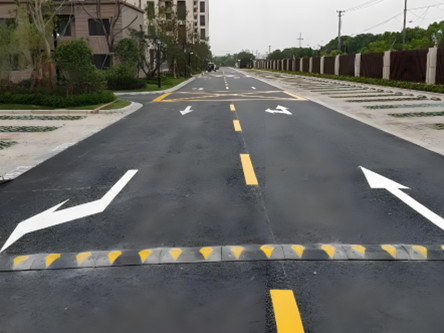 小區過道劃交通線